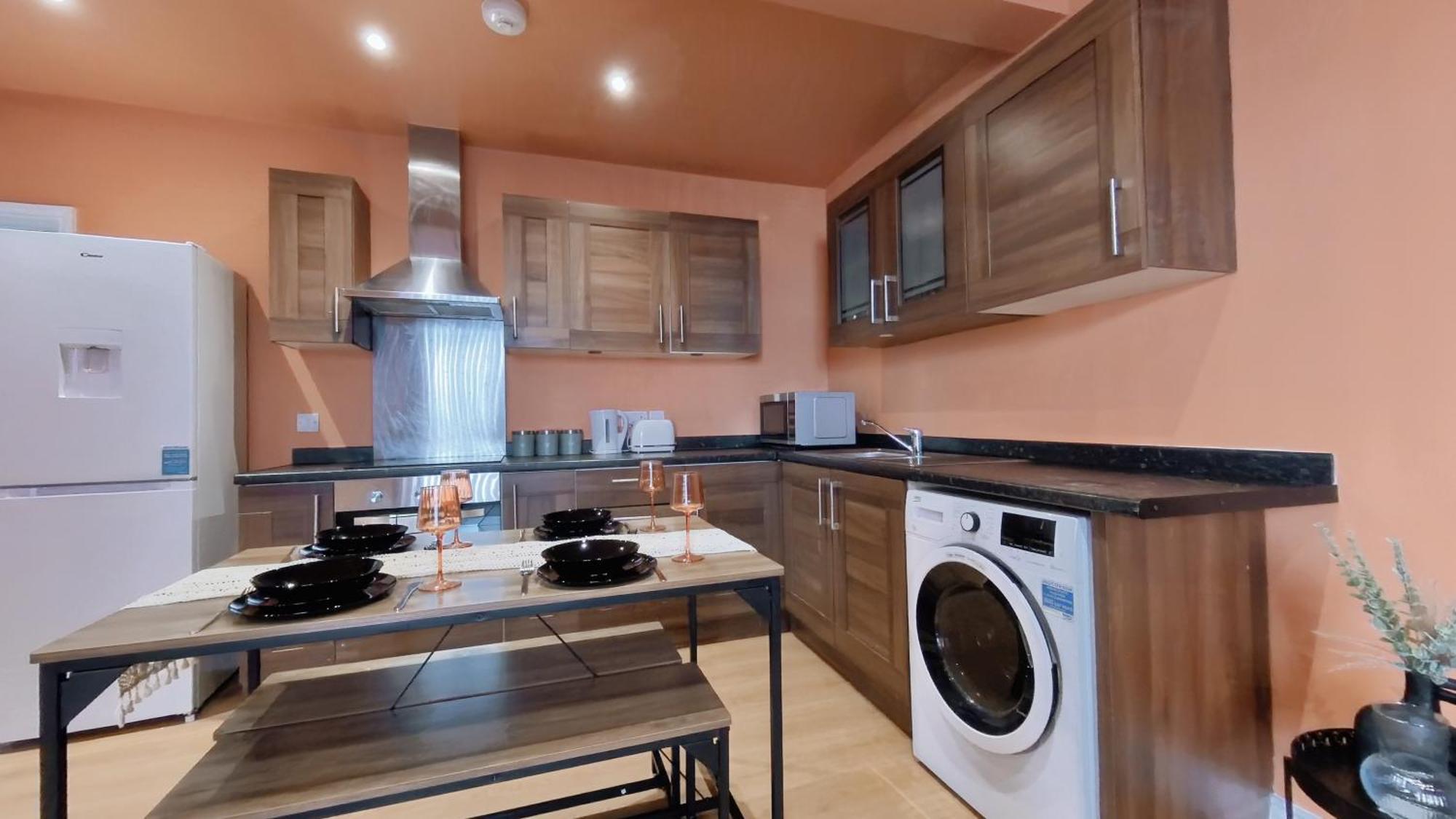 Group Bookings: Up To 30 Guests Across 5 Spacious Flats! Keyless Access Free Wifi & Parking Μπέρμιγχαμ Εξωτερικό φωτογραφία